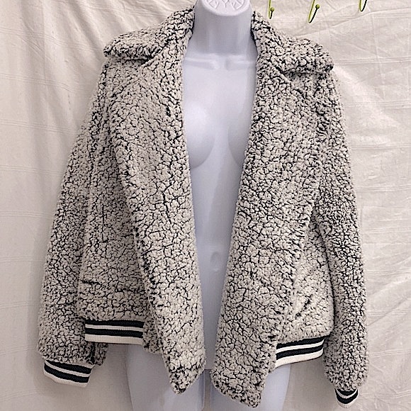 Jack by BB Dakota Jackets & Blazers - NWOT Jack by BB Dakota Sherpa Varsity Style Wrap/open front Jacket